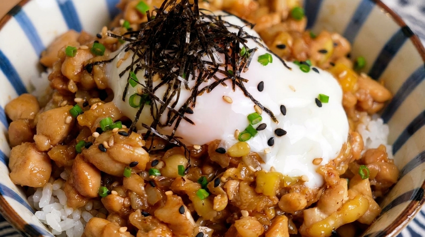 Ciotola di Riso con Pollo Macinato (Tori Soboro Don)