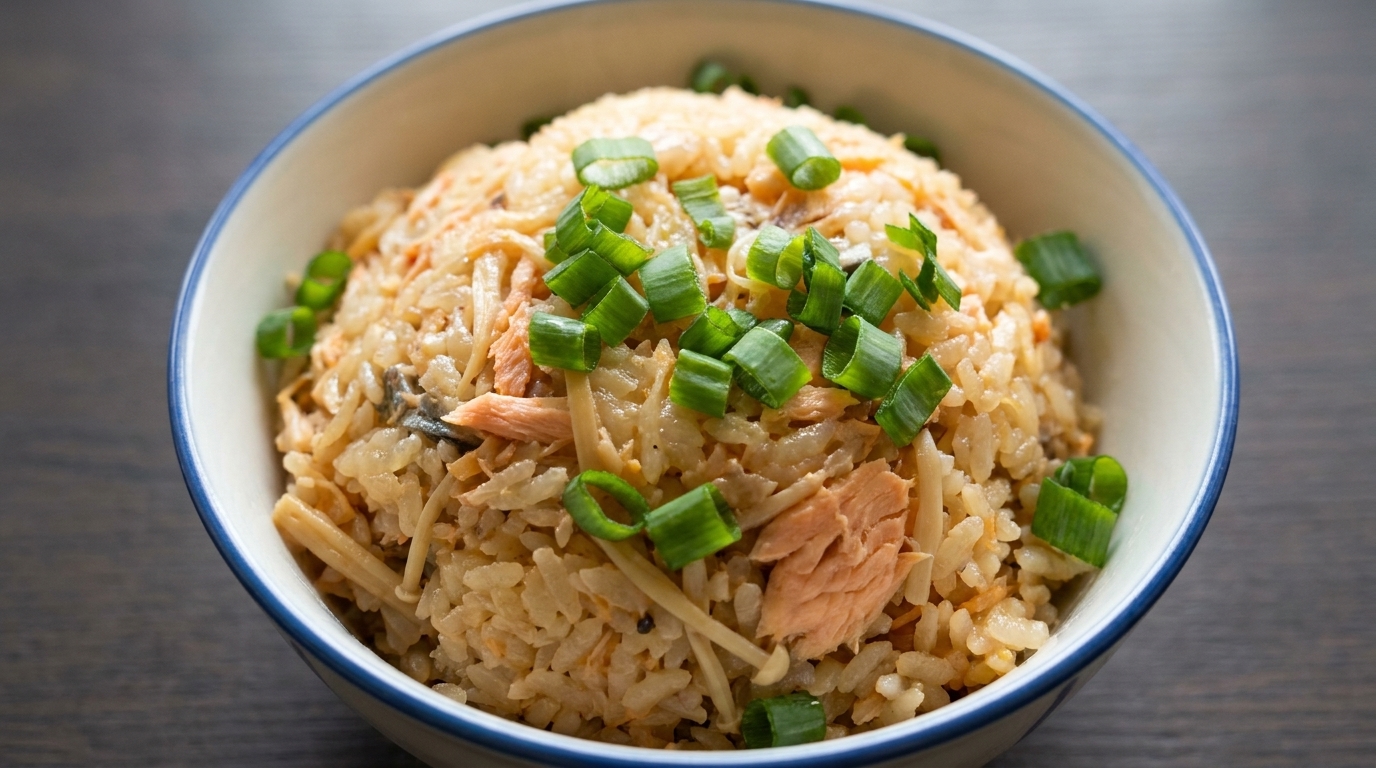 Riso al vapore con salmone e funghi enoki: il Takikomi Gohan giapponese