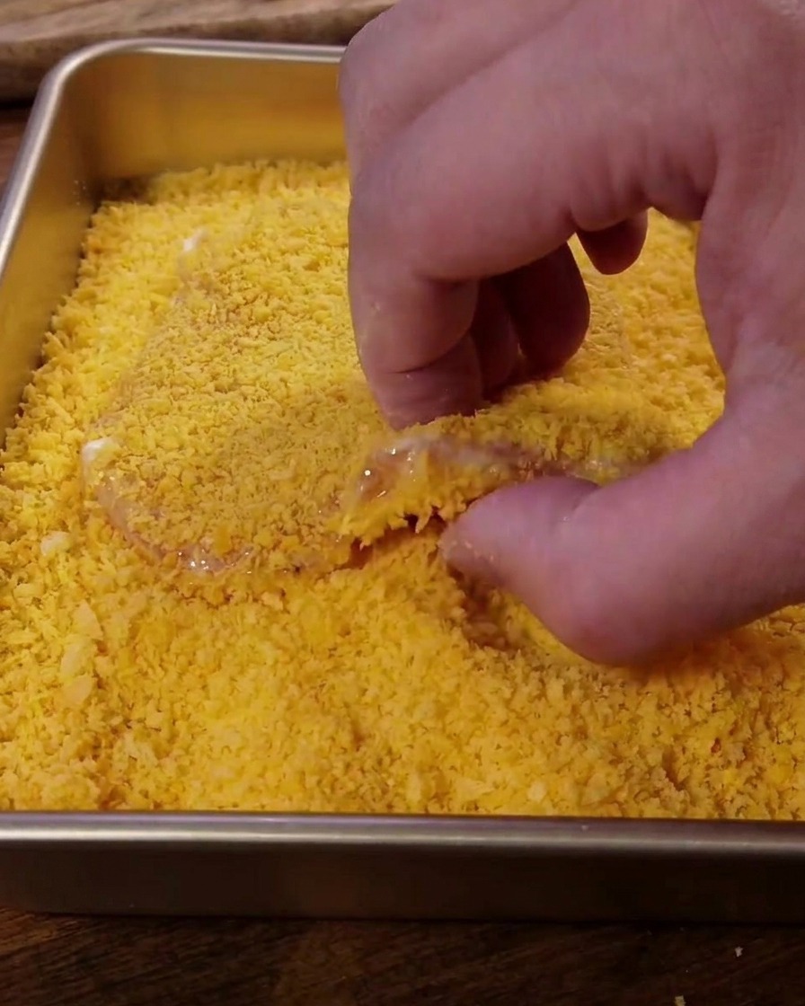 Maiale pressato nel pangrattato Panko dorato