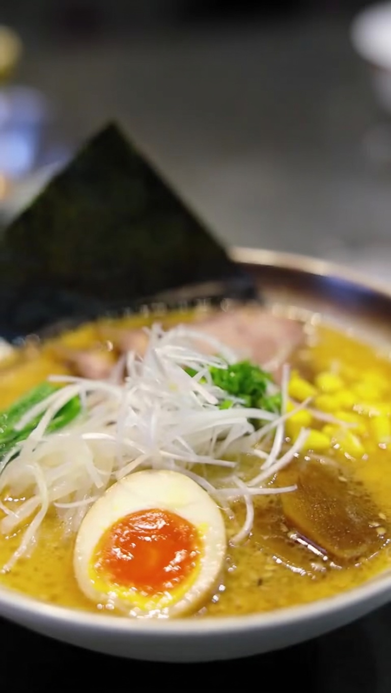 Autentico Miso Ramen Giapponese con Chashu Fatto in Casa