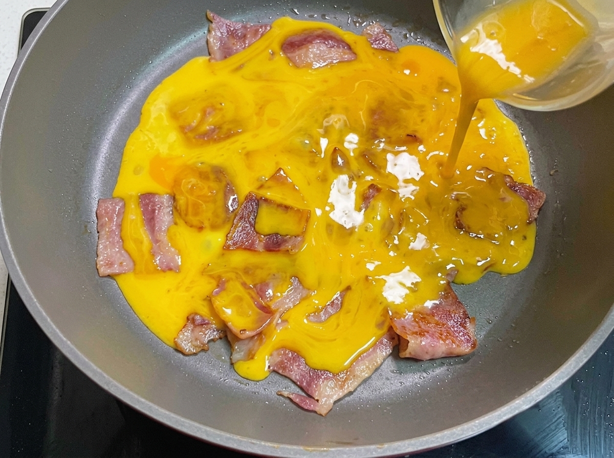 Panini imburrati che tostano in padella fino a doratura.