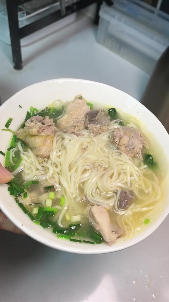 Classica Zuppa di Pollo con Noodles fatta in casa