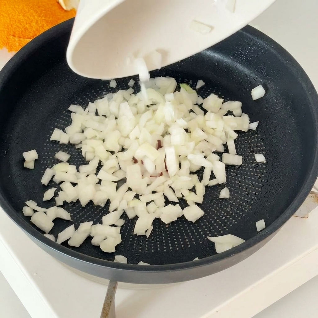 Un hamburger rotondo di 120g preparato a mano.