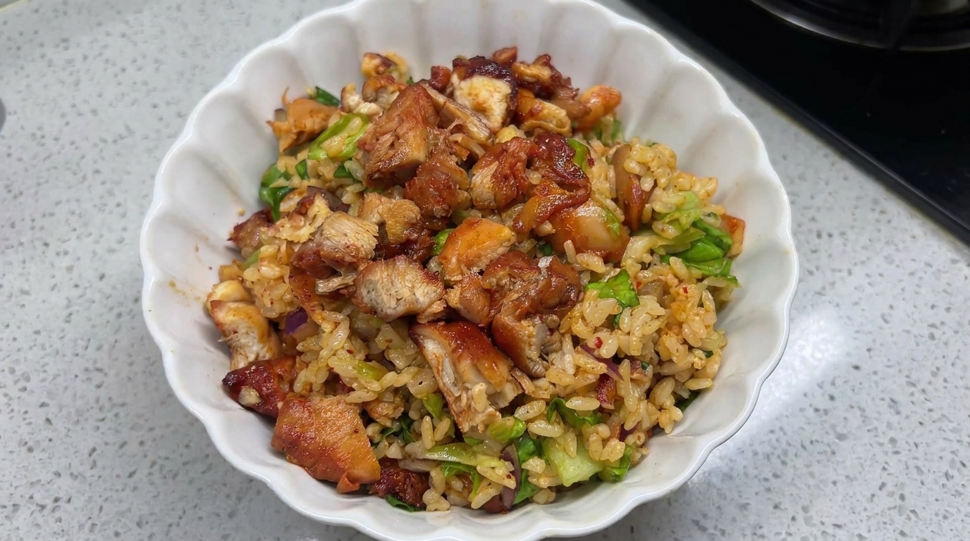 Bowl di riso con pollo in stile Korean BBQ