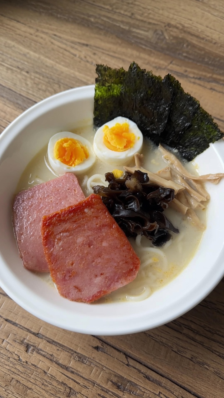 Ramen Istantaneo Veloce in Stile Tonkotsu