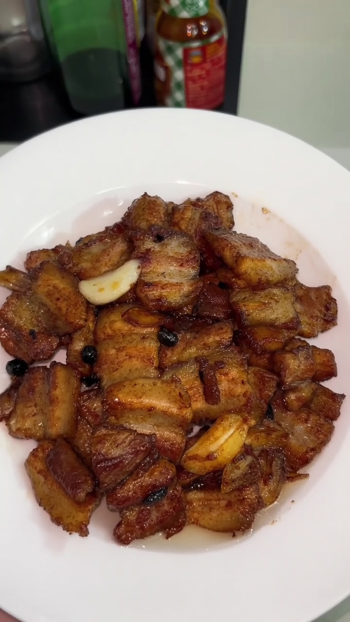 Pancetta di Maiale Saporita in Salsa di Soia (豉油王炒五花肉)