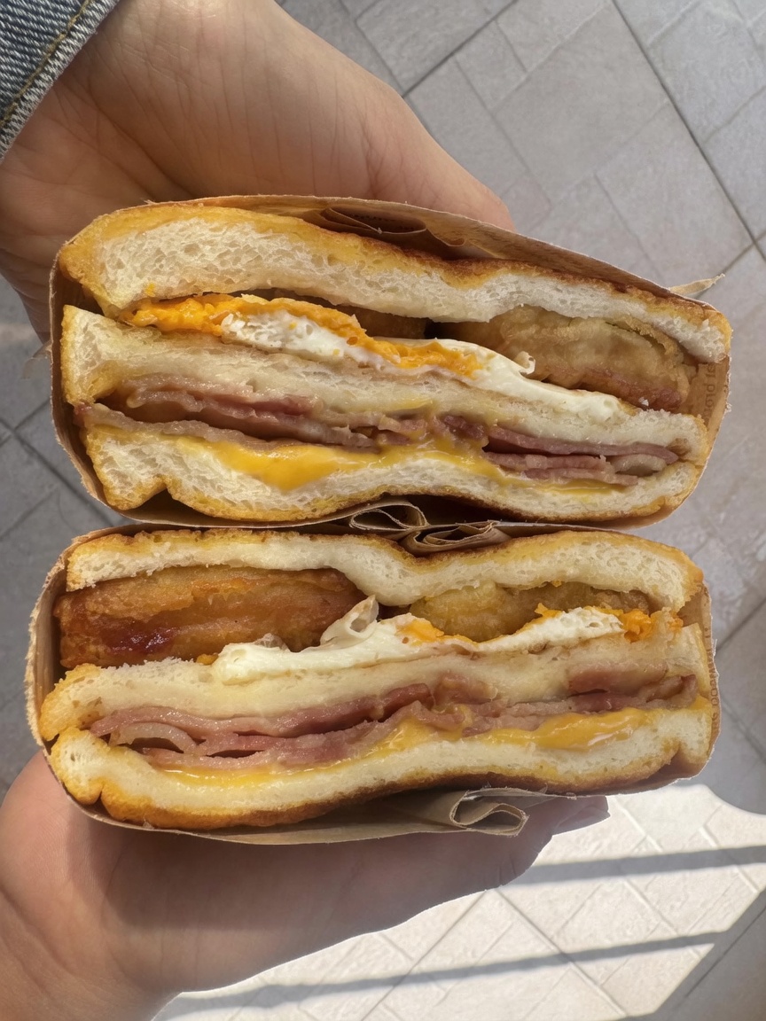 Panino con Nuggets di Pollo, Pancetta e Uovo in Friggitrice ad Aria