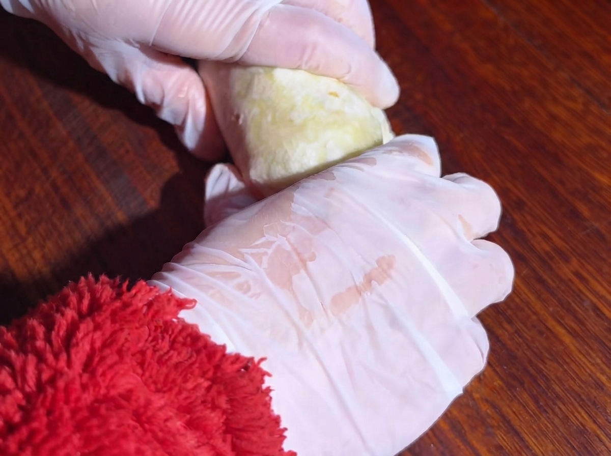Burrito arrotolati fatti cuocere in padella fino a doratura.