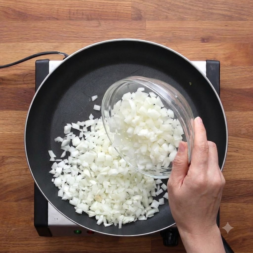 Sale che viene cosparso sopra le cipolle tritate in una padella.